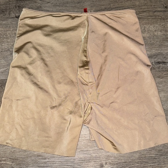 Spanx Slimplicity shaper short XL - tan with white print lining - Picture 5 of 9